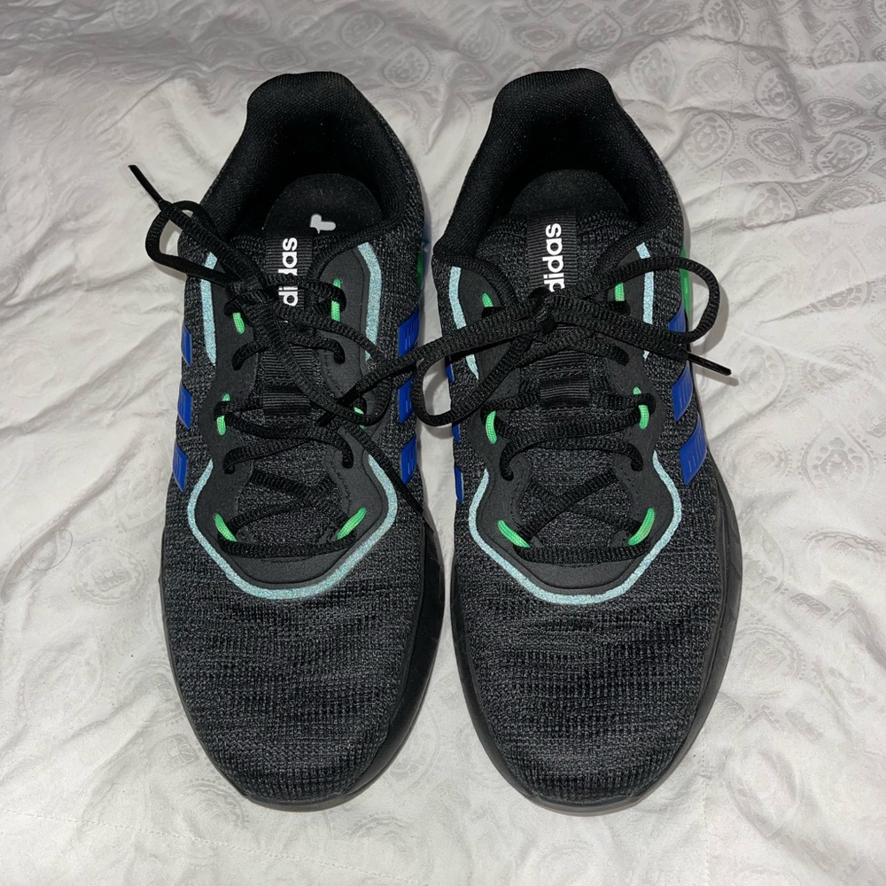 shoes - Picture 2 of 6